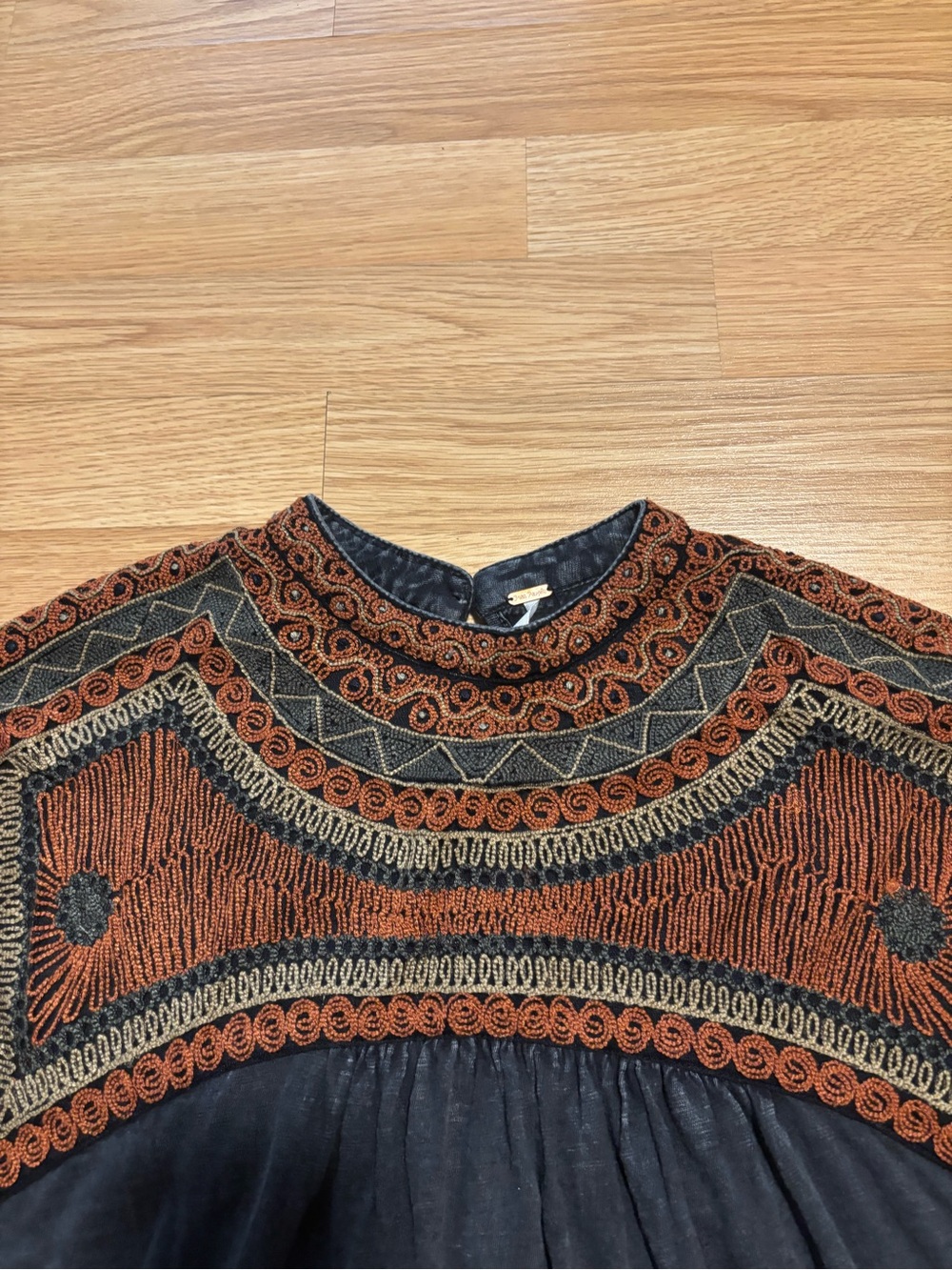 “Free People” embroidered swing top size XS - Picture 3 of 7